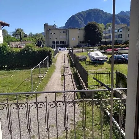 Tra La Stazione E Il *