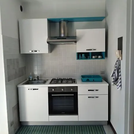 Tra La Stazione E Il Apartment *