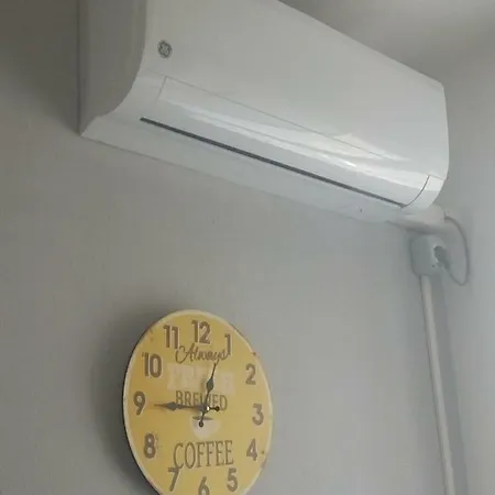 Tra La Stazione E Il Apartment *