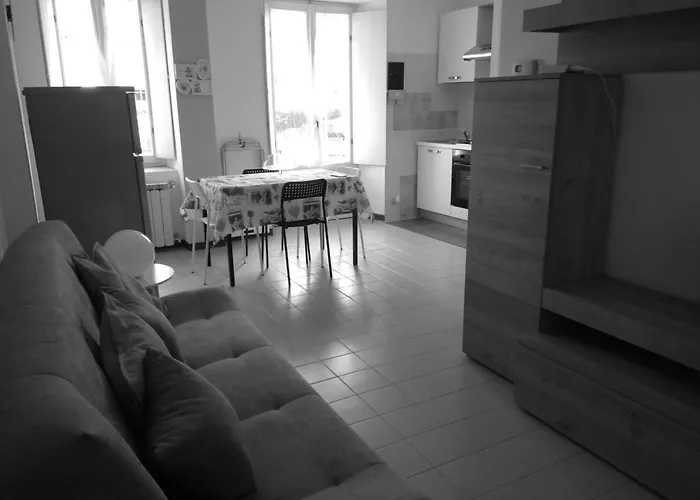 Tra La Stazione E Il *