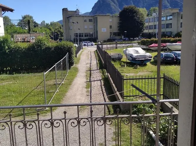 Tra La Stazione E Il *