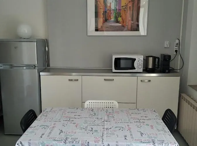 Tra La Stazione E Il